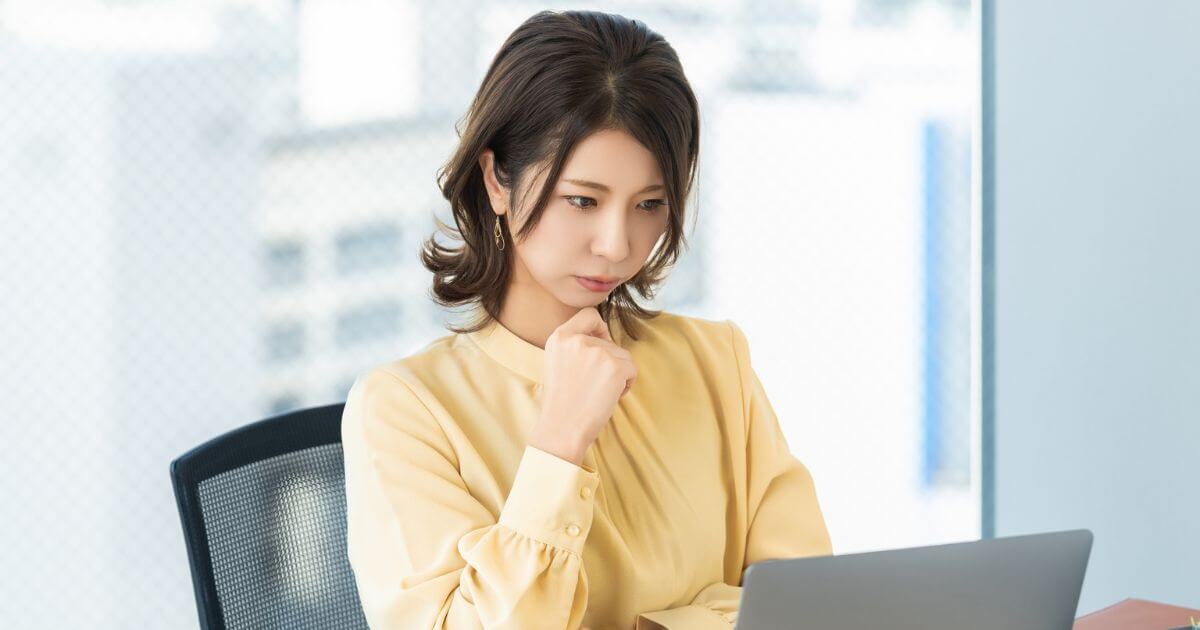 退職代行を使うと転職に不利?転職先にバレるケースと影響を解説